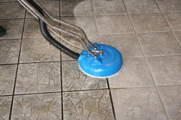Hard surface spinner extracting dirt from a stone tile floor and grout lines